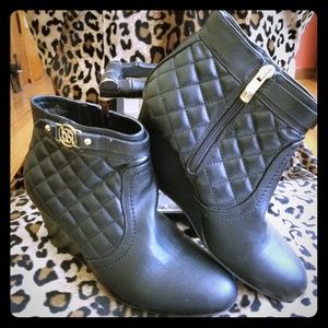 Liz Claiborne Black Leather Quilted Booties